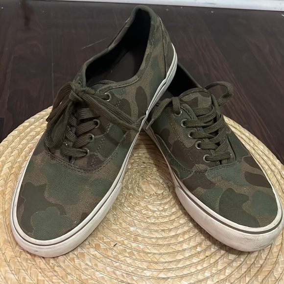 Minimalist Green Camo LaceUp Canvas Sneakers Size 9 - Picture 2 of 13
